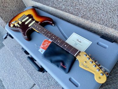 FENDER 70TH ANNIVERSARY AMERICAN PROFESSIONAL II STRATOCASTER, Comet Burst