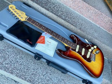 FENDER 70TH ANNIVERSARY AMERICAN PROFESSIONAL II STRATOCASTER, Comet Burst