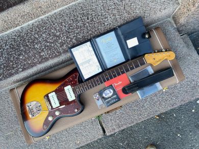 FENDER CUSTOM SHOP 1962 JAZZMASTER JOURNEYMAN RELIC, Aged 3-Tone Sunburst 