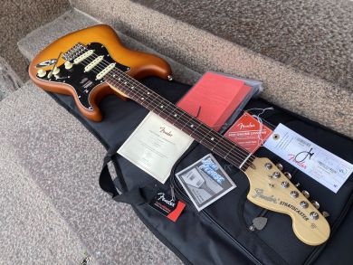 FENDER LIMITED EDITION AMERICAN PERFORMER TIMBER STRATOCASTER, Honey Burst (Spruce Body)