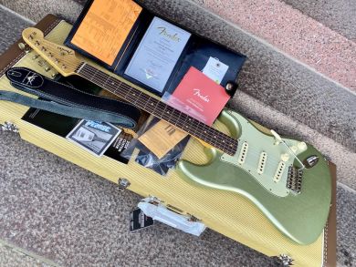 FENDER CUSTOM SHOP 1959 STRATOCASTER®, JOURNEYMAN RELIC, Faded Aged Sage Green Metallic