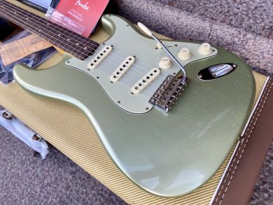 FENDER CUSTOM SHOP 1959 STRATOCASTER®, JOURNEYMAN RELIC, Faded Aged Sage Green Metallic