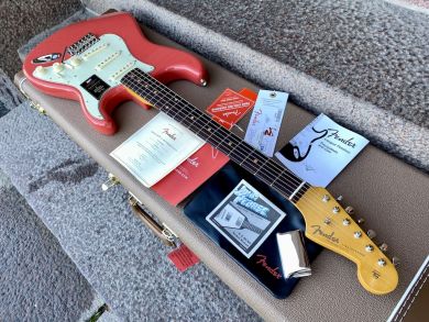 FENDER AMERICAN VINTAGE II 1961 STRATOCASTER, Fiesta Red