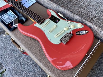 FENDER AMERICAN VINTAGE II 1961 STRATOCASTER, Fiesta Red