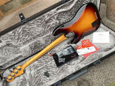 FENDER AMERICAN ULTRA II PRECISION BASS®, Ultraburst