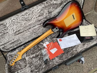 FENDER AMERICAN ULTRA II STRATOCASTER, Ultraburst