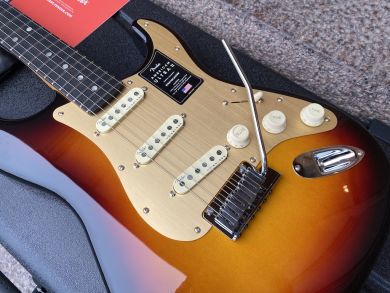 FENDER AMERICAN ULTRA II STRATOCASTER, Ultraburst