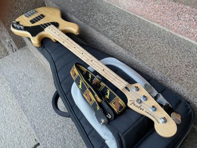 FENDER DELUXE DIMENSION BASS 2014