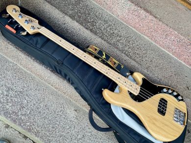 FENDER DELUXE DIMENSION BASS 2014