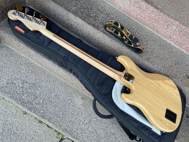 FENDER DELUXE DIMENSION BASS 2014