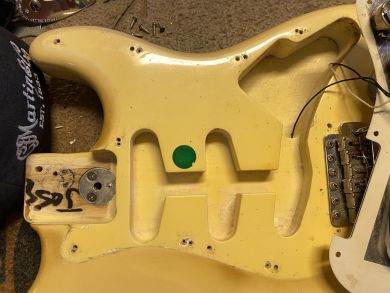 FENDER STRATOCASTER 1977