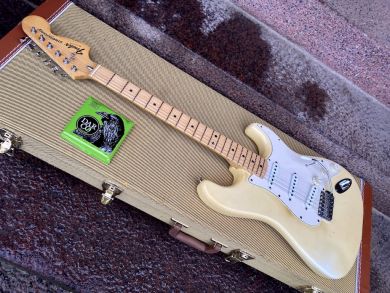 FENDER STRATOCASTER 1977