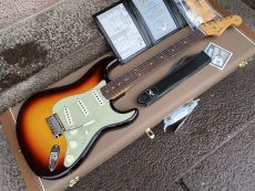 FENDER CUSTOM SHOP VINTAGE CUSTOM 1959 STRATOCASTER® NOS, Chocolate 3-Color Sunburst