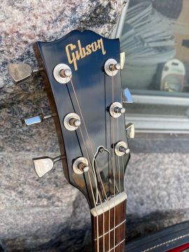 GIBSON J-45 DELUXE 1978