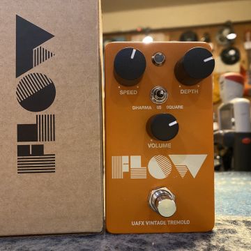 UNIVERSAL AUDIO FLOW TREMOLO