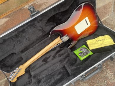 FENDER AMERICAN STANDARD STRATOCASTER 2011