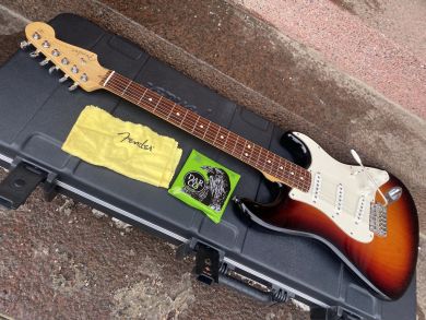 FENDER AMERICAN STANDARD STRATOCASTER 2011