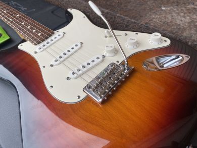 FENDER AMERICAN STANDARD STRATOCASTER 2011