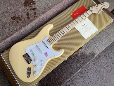 FENDER YNGWIE MALMSTEEN STRATOCASTER, Vintage White