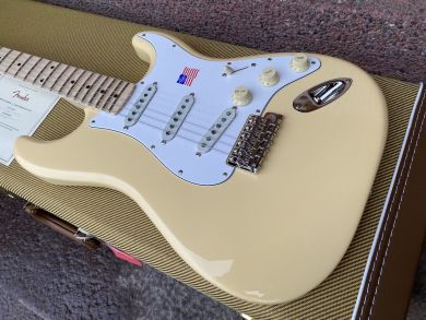 FENDER YNGWIE MALMSTEEN STRATOCASTER, Vintage White