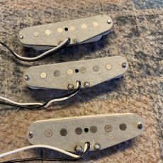 FENDER AVRI 70´S STRAT SET